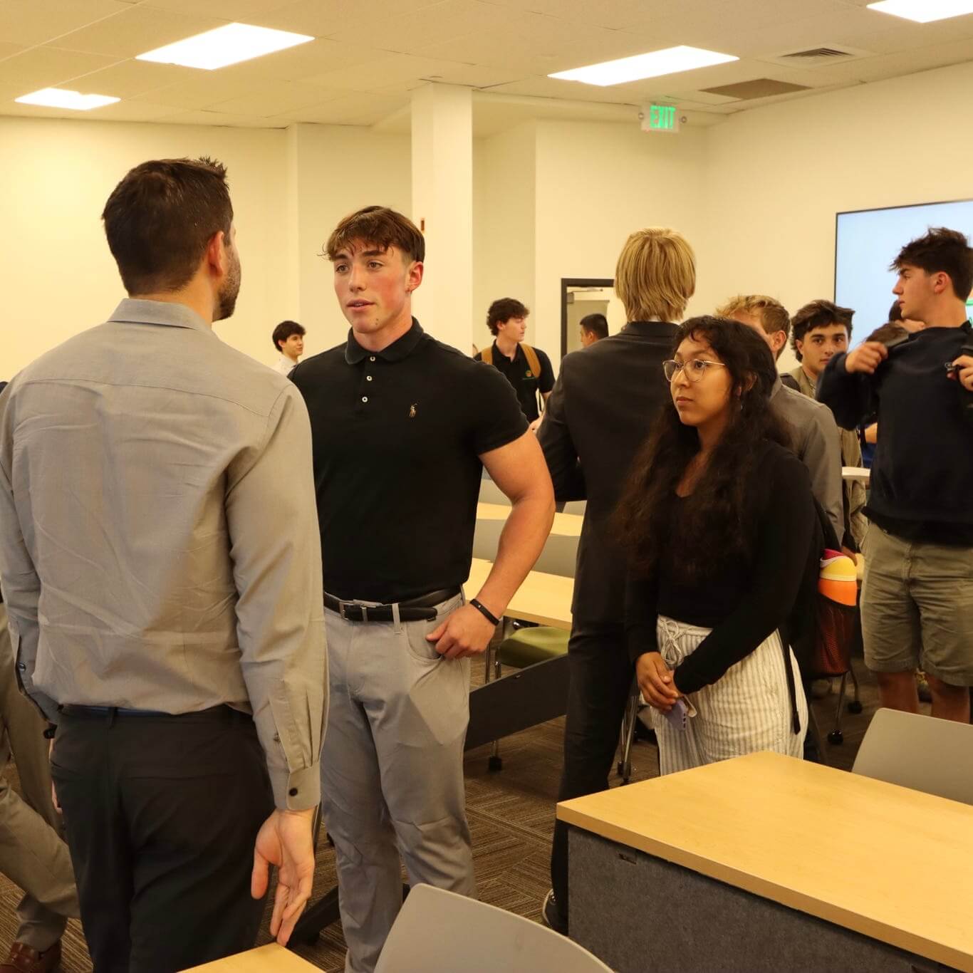 Students-networking-with-guest-speakers