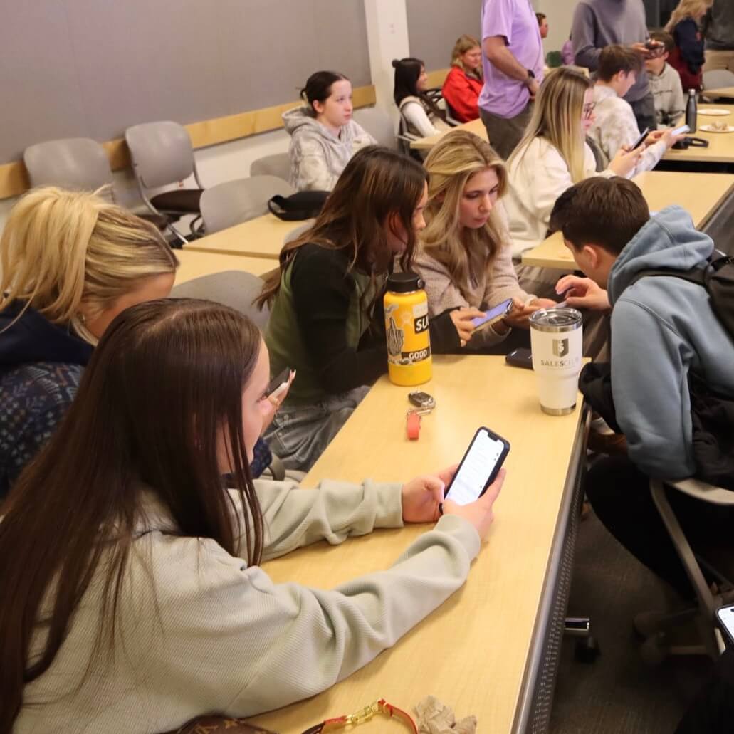 Students-working-on-a-project